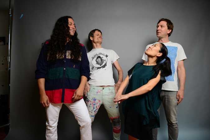 Deerhoof & Tigue play 'Friend Opportunity'